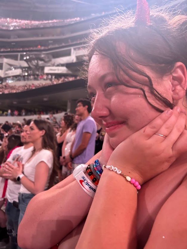 Kimmyekimmers's tweet photo. @taylorswift13 thank you for 18 years of my life. Happy birthday Tay. 

@taylornation13 #HappyBirthdayTaylorSwift https://t.co/j6MYpI6SUi