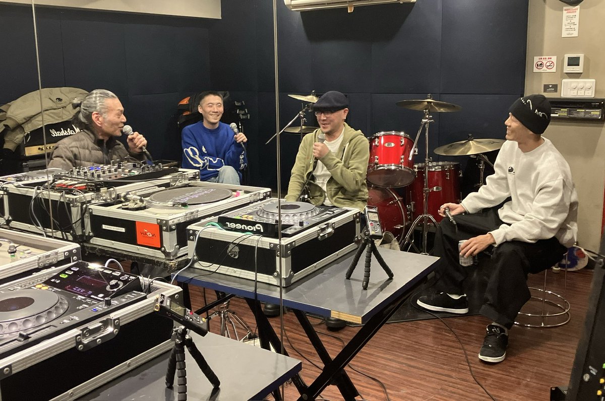 y084s's tweet photo. TRASMUNDO RADIO VOL.62
feat. GRIN GOOSE、ISSUGI & 仙人掌(DOGEAR RECORDS)
「GRIN GOOSE - Melody Thought」
TRASMUNDO特典CD-R
#gringoose #prillmal #melodythought #dogearrecords #trasmundo
https://t.co/gtycknMiwn https://t.co/kKbrs5UTn3