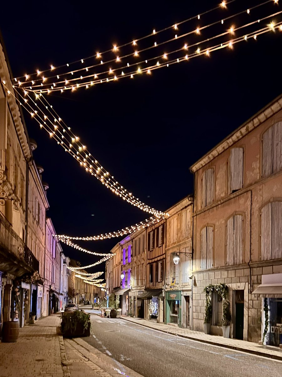 PereiraJosLouis's tweet photo. [#Gers]
Les Fêtes de fin d’Année à #Lectoure : la cité scintille !
🤩💥🎅🎄
#Christmas2024 #noel2024 #Navidad2024 https://t.co/sD4445mY6R