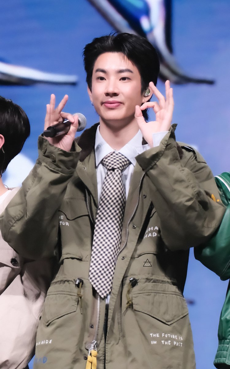 Jneworld's tweet photo. รีวิวแก๊งเบลูก้าหลังจบงานแล้ว
ออฟ ยังโอเคคร้บ
น้องกัน น่ารักไว้ๆ
เต เริ่มเหม่อลอย
นิววี่ งอแงมาก อยากกลับแล้ว
😂
@off_tumcial @AtthaphanP
@Tawan_V @new_thitipoom
 #ออฟกัน  #OffGum 
#เตนิว #TayNew
#GMMTVFanFest2024inMacau https://t.co/rrPOvY5yCo