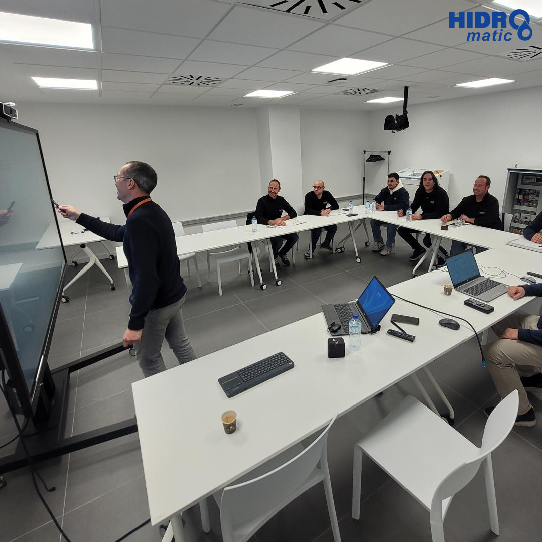 HidromaticPonen's tweet photo. 💡 La semana pasada, el equipo de Hidromatic realizó una formación en @Vector__Energy 

🚀Excelente oportunidad para actualizar conocimientos sobre las últimas soluciones de bombeo con variadores de frecuencia y bombeo solar.

🌟 ¡Seguimos creciendo juntos! 🙌

#EnergíaRenovable https://t.co/Zcv0awEPeC