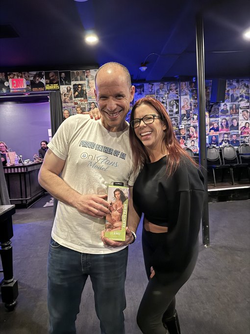 @JJLibermnLive and my Pussy @Kiiroo ????? https://t.co/tqJ5b8C1N4