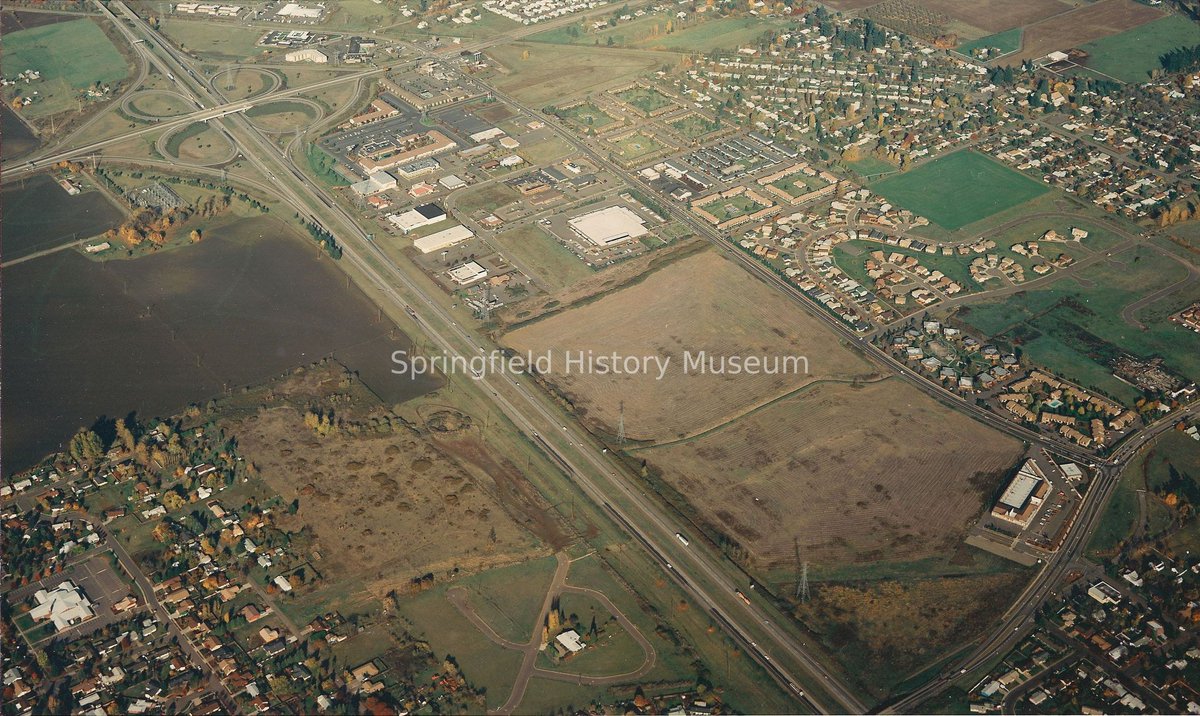 Happy #TBT! Enjoy an aerial photo from Gateway and Harlow from the early 80s before the Gateway Mall was built. Thank you Springfield History Museum for keeping a cool database of Springfields historic photos.