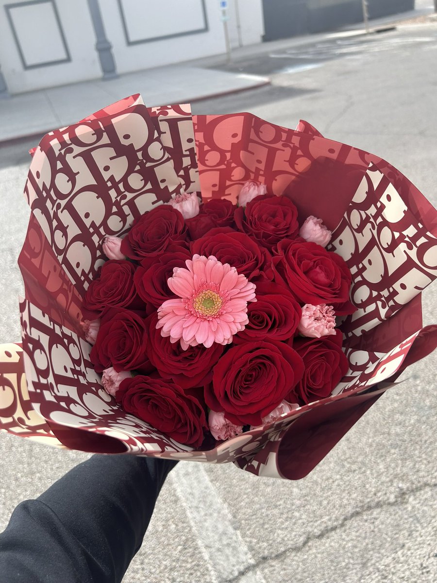 BiggBootyAmanda's tweet photo. 💐🌷🌹🌻 https://t.co/DPTvBBiRgO
