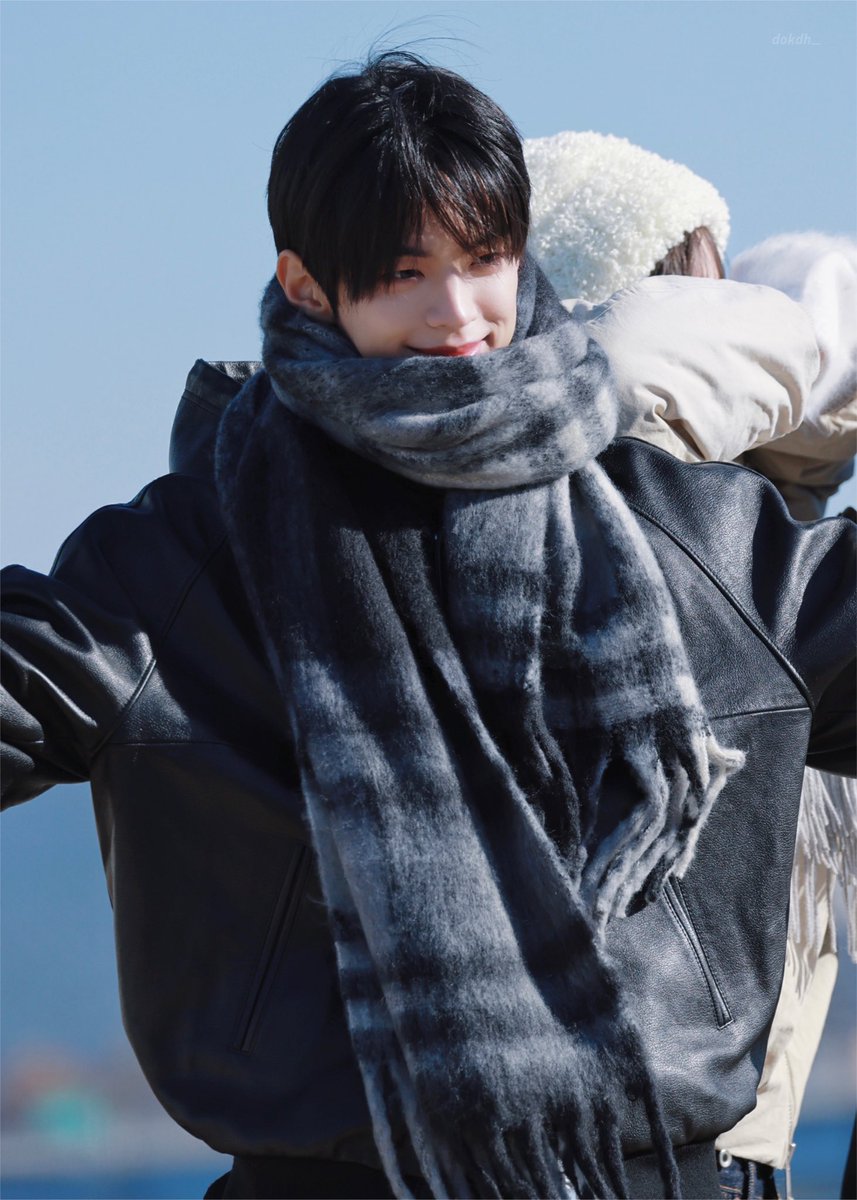 dokdh_'s tweet photo. 241206 뮤뱅 미팬
꽉 안아준다고🫂

 #TWS #tws #투어스 #도훈 #dohoon https://t.co/OSRbeWWcNe