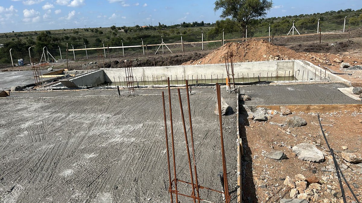 The ground floor slab at the Kajiado house has been successfully cast. The next phase is commencing the construction of the ground floor walls.