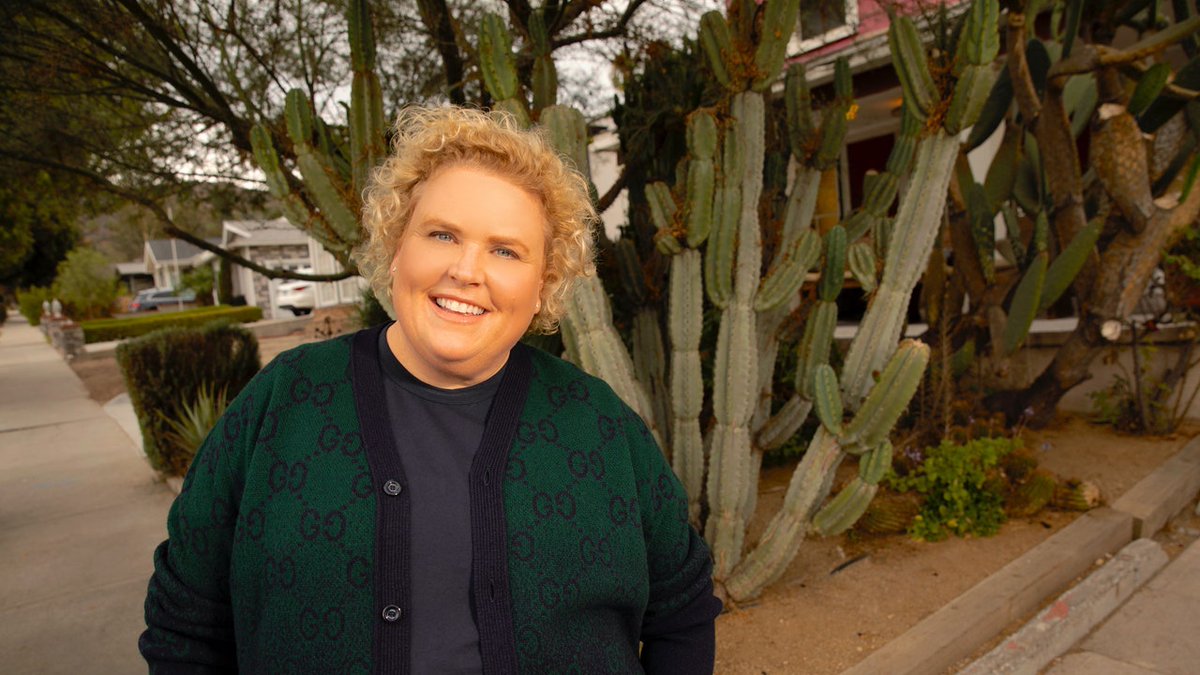 aleagueofcomedy's tweet photo. Fortune Feimster's new Netflix special "Crushing It" isn’t just about laughs—it's about reaching over political divides and honeymoon chaos. Who says you can't balance love, laughter, and a little political healing all at once? 🍕🎤 #FortuneFeimster #ComedySpecial #NetflixComedy https://t.co/pEx5L97MNa