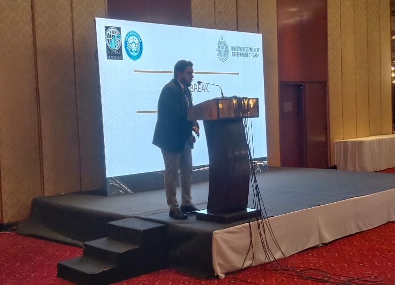 OfficialSEZMC's tweet photo. Sindh Investment Conference on Dec 12 featured Sharjeel Memon, Nasir Shah, SACM Qassim Naveed Qamar &amp; Mr. Meng (Head of Chinese Delegation).
The event highlighted 🇵🇰-🇨🇳 collaboration opportunities, with #DSEZ showcased as an ideal destination for Chinese company relocations.#CPEC https://t.co/NzSigp3AlQ