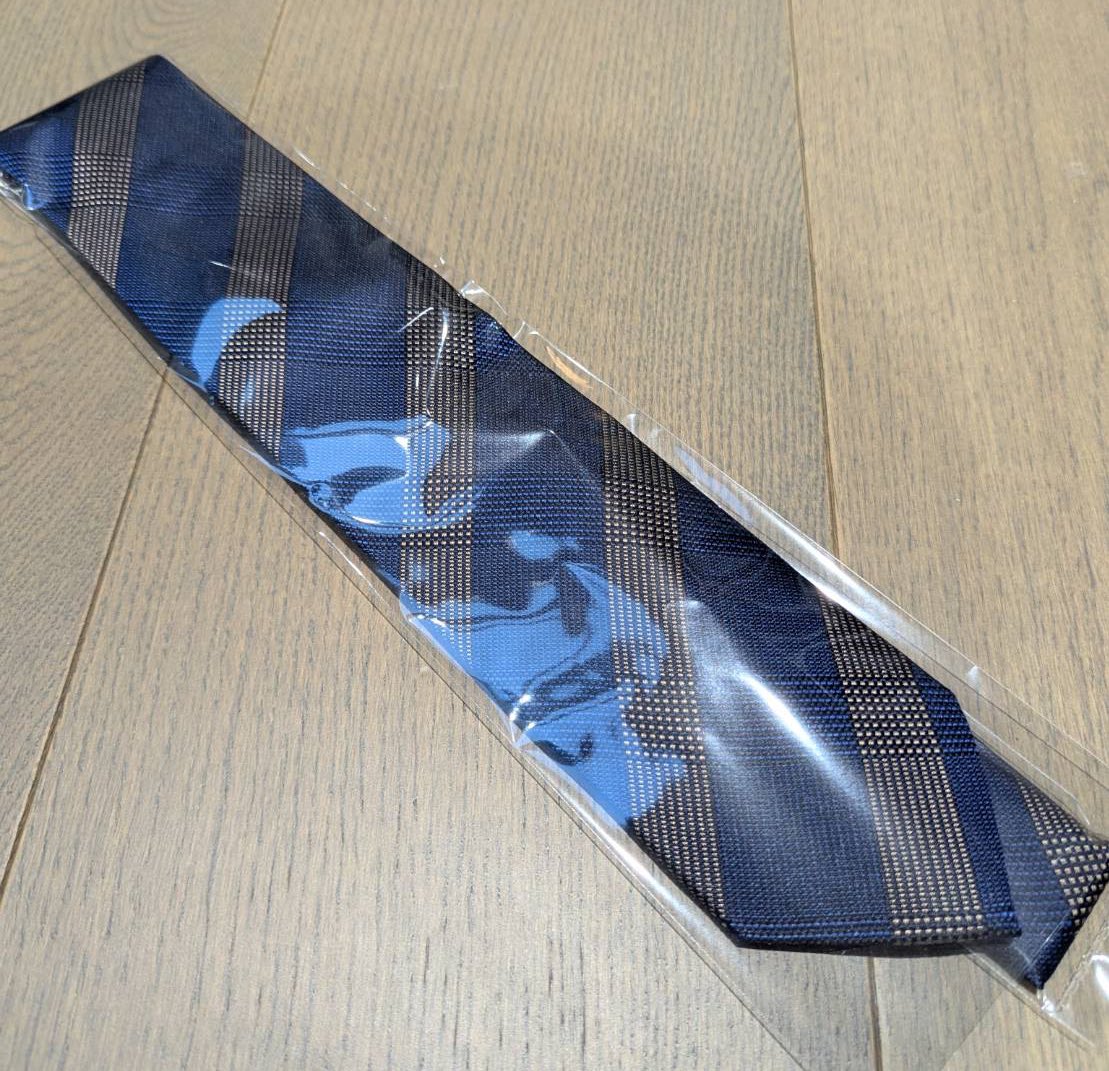 TNRacing_keiba's tweet photo. 「第91回 日本ダービー 記念ネクタイ」（未使用品）をプレゼントします！！👔
ネイビーブルー・絹100％
＜応募方法＞
（１）アカウントをフォロー 
（２）本投稿をリポスト
〆切は12月27日23:59
当選者（1名）にはDMでご連絡します！
時期はずれですが年末蔵出し🎁
（TNレーシングからの出走はありません）