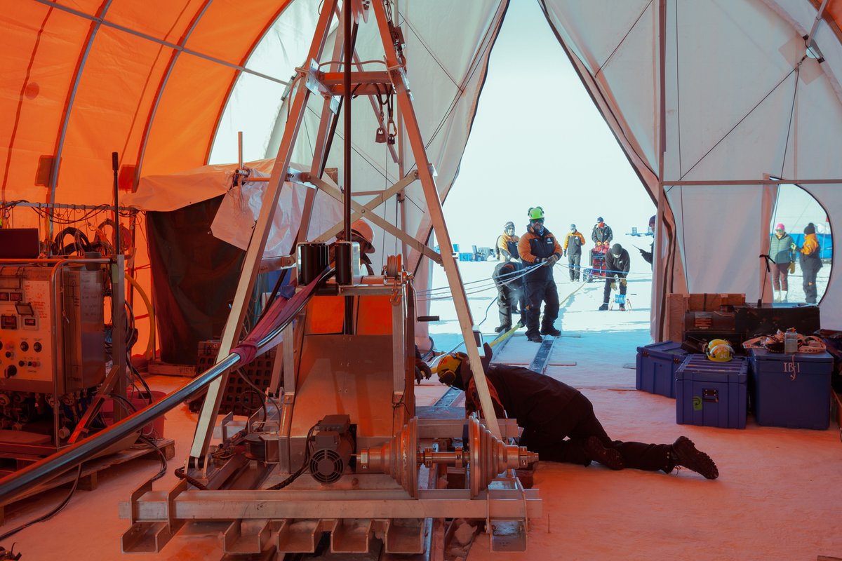 We now have a well cavity, and well pump installed. The well pump is vital – circulating water through the system, pumping an endless supply to drill our main borehole right through the ice shelf. It was all hands on deck to ensure a safe and successful install! 📷Ana Tovey