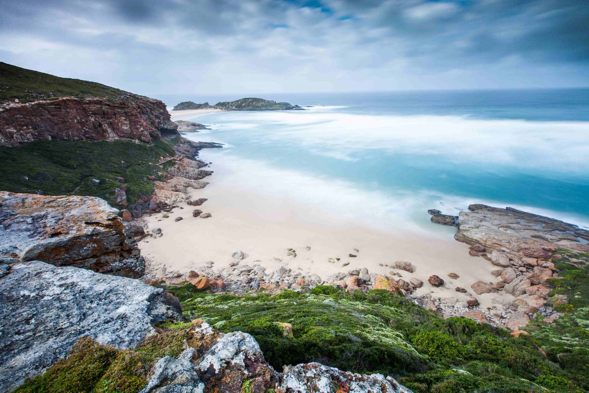 #StaySafe During Festive Season and beyond

Enjoy our beautiful coastline while staying cautious! Admire Cape fur seals from a distance to avoid any risk of #rabies exposure.

#HolidaySafety #RabiesAwareness #CapeFurSeals

Image credit: Cape Nature