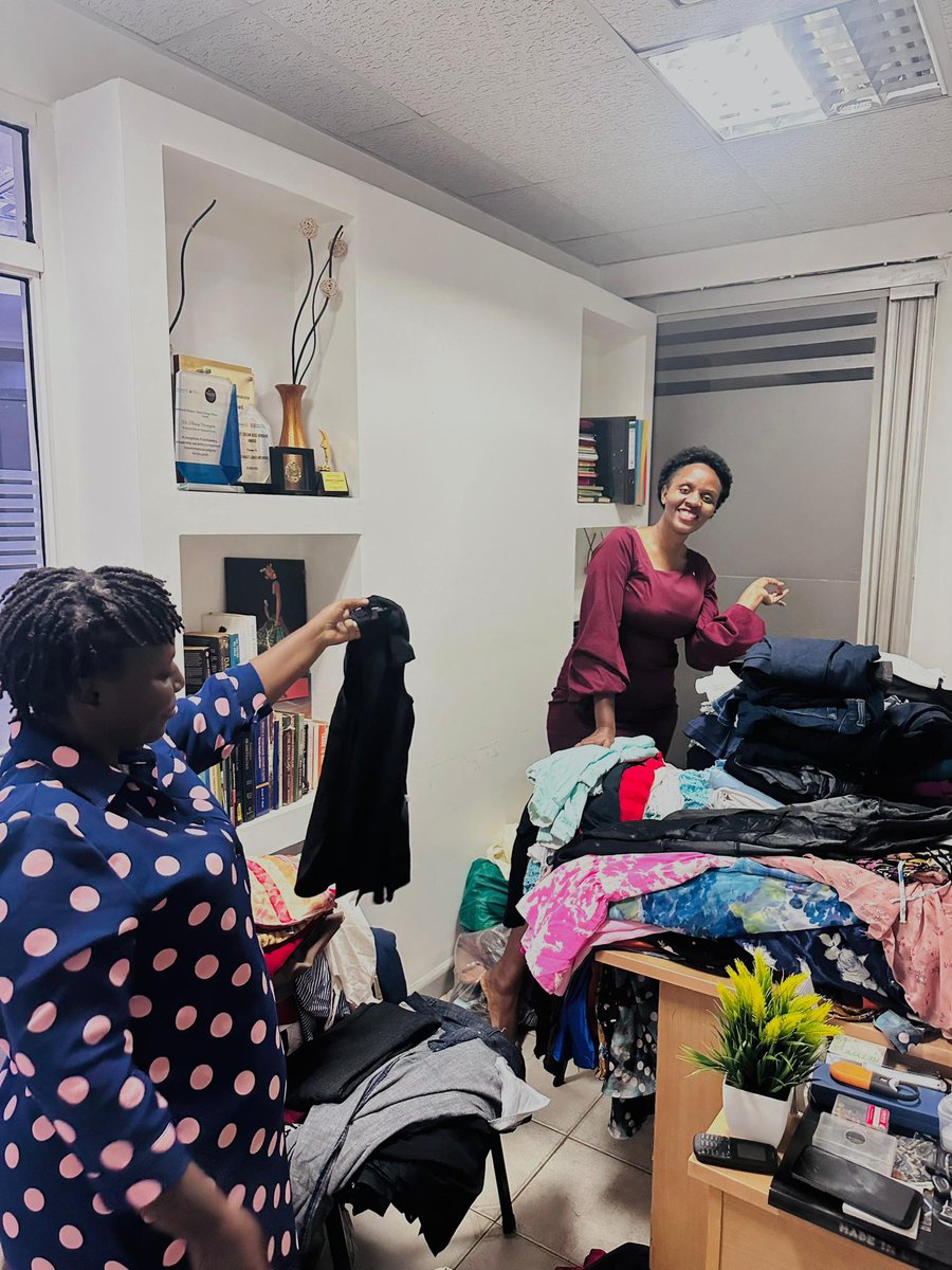AweAlumnae's tweet image. Kicking off the #AWEChristmasHopeDrive with Rwamwanja Refugee Camp today! 
After many fun sorting nights, together we’re spreading joy, hope, and love this festive season. 

#AWEnergized