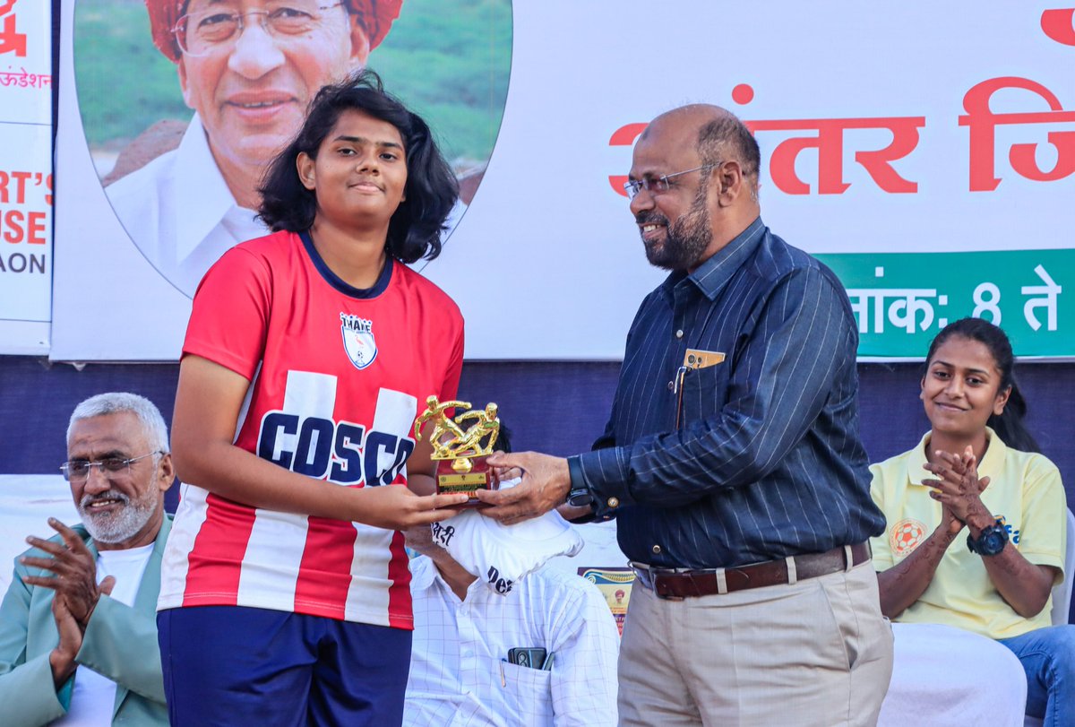 WIFAOfficial's tweet photo. 🛡️ Wall at the Back!
A huge round of applause for Nyasa Bondre from Thane Football Association for being awarded the Best Defender at the WIFA Inter-District Championship for Junior Girls 2024-25! ⚽👏💪

#WIFA #BestDefender #ThaneFootball #JuniorGirlsFootball https://t.co/JsRFwz86eR