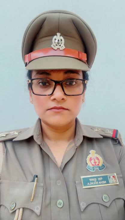 भावपूर्ण श्रद्धांजलि🌺🙏🌺
 नेहा शुक्ला वर्ष 2022 में UP पुलिस में दरोगा बनी, 2023 में शादी और 2024 में  सड़क दुर्घटना में मौत । यमुना एक्स्प्रेस वे पर बस ने कार में मारी टक्कर, दरोगा के पति सहित 18 लोग घायल 

 वर्ष 2023 भारत में सर्वाधिक सड़क दुर्घटना 23 हजार मौत  केवल UP में ही