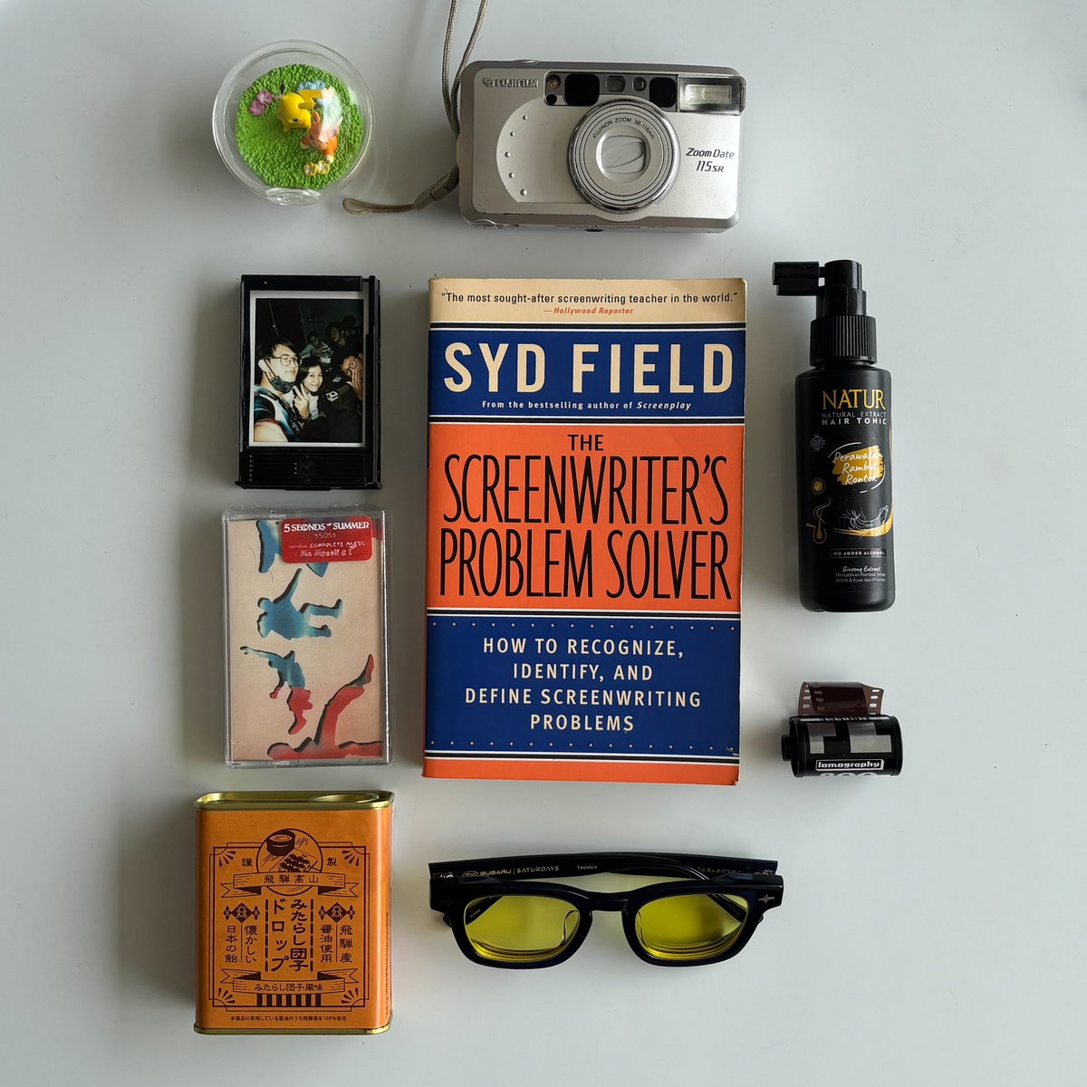 writtenbyadit's tweet photo. combining my things with my books₊˚⊹♡ https://t.co/P2AHiiphJu