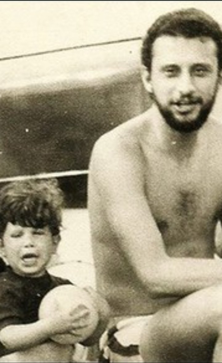 fischersebaboca's tweet photo. Hoy se cumplen 50 AÑOS de que mi papá Jorge Fischer fuera secuestrado por un comando parapolicial a la salida de la fábrica donde trabajaba. Apareció acribillado días después. Su único delito fue organizar a los obreros de la fábrica.
El gobierno de Milei defiende estos crímenes. https://t.co/UTPYa3G7Ww