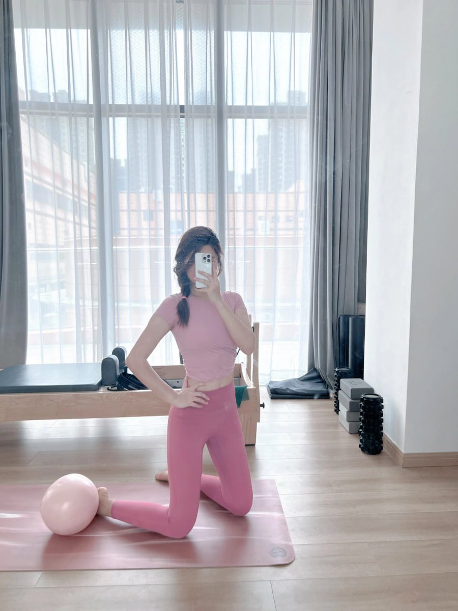 ricz143's tweet photo. A perfect body is the best result of constant exercise. https://t.co/lQgAlvw6dx