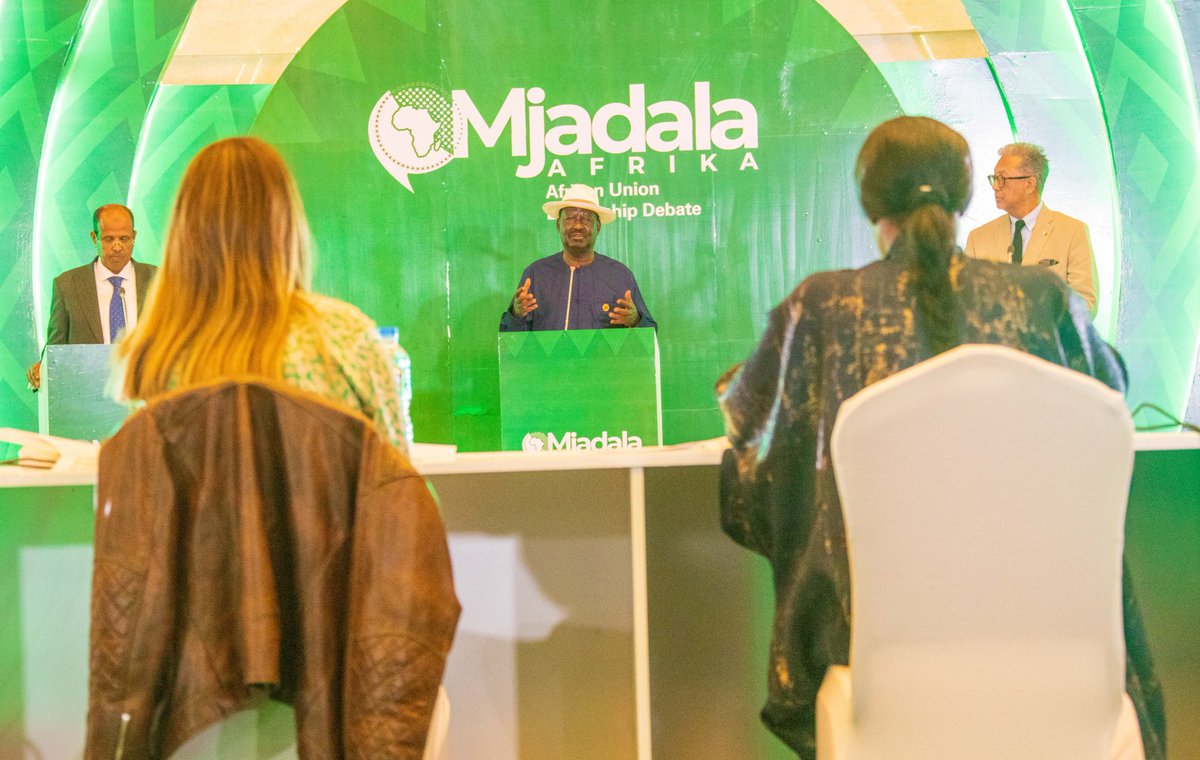 CampusLife_KE's tweet photo. Mic test 🎤 "Raila is taking the win home"
Hiyo tempo iko sawa. 
Twende kazi😁😁😁
#MjadalaAfrika
#Raila4Africa 
#Raila4AUC 
Djibouti PrideOfKU Kazi Imefanyika Koki Muli Ngong Aoko Amad Diallo Bill Gates Rongo Uhuru Gardens https://t.co/mpdGVt2hIT