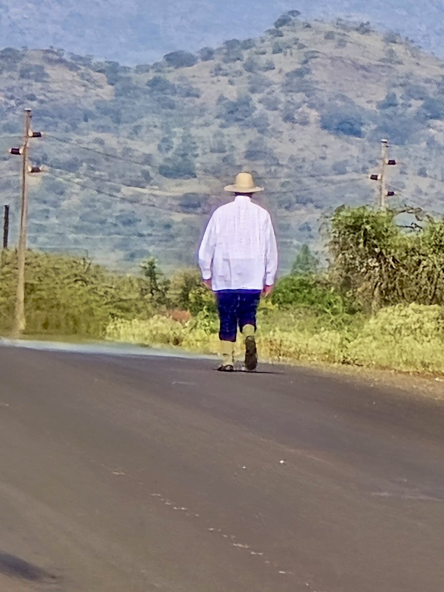 TheEaglee2's tweet photo. H.E the President of the Republic of Uganda
@KagutaMuseveni appreciating Uganda's beauty π
@AidenOwa @AkampaLove @BalaamAteenyiDr @edthnaka @ENyarwa @rwomchechen @Tom_Magambo @MKarekye @MwesigyeFranks @mayajackie9 Amorix Arrest Bobi Bugie #KyambogoGraduation #RealizeUg Saka city https://t.co/ogl0b9qrbl