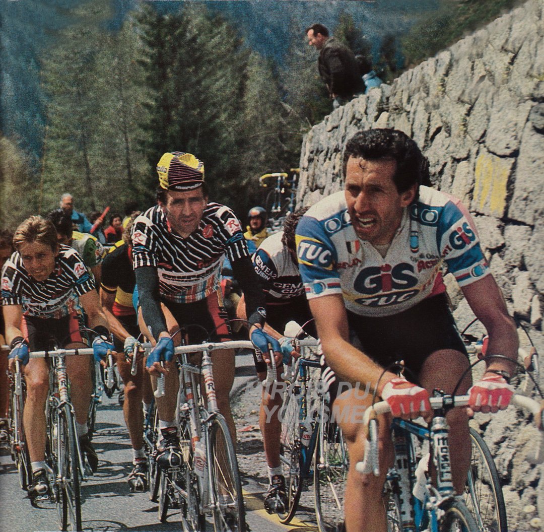 Miroir2Cyclisme's tweet photo. Palmiro Masciarelli & Gianbattista Baronchelli (Giro d'Italia 1984). Derrière l'épaule gauche de Masciarelli on devine le maillot rose de Francesco Moser.  Lucien van Impe 🇧🇪 à l'abri de Baronchelli (thanks to @GrantL1971)

📸MC
#PalmiroMasciarelli #Baronchelli #GirodItalia #Giro1984 #ciclismo #cycling #cyclisme