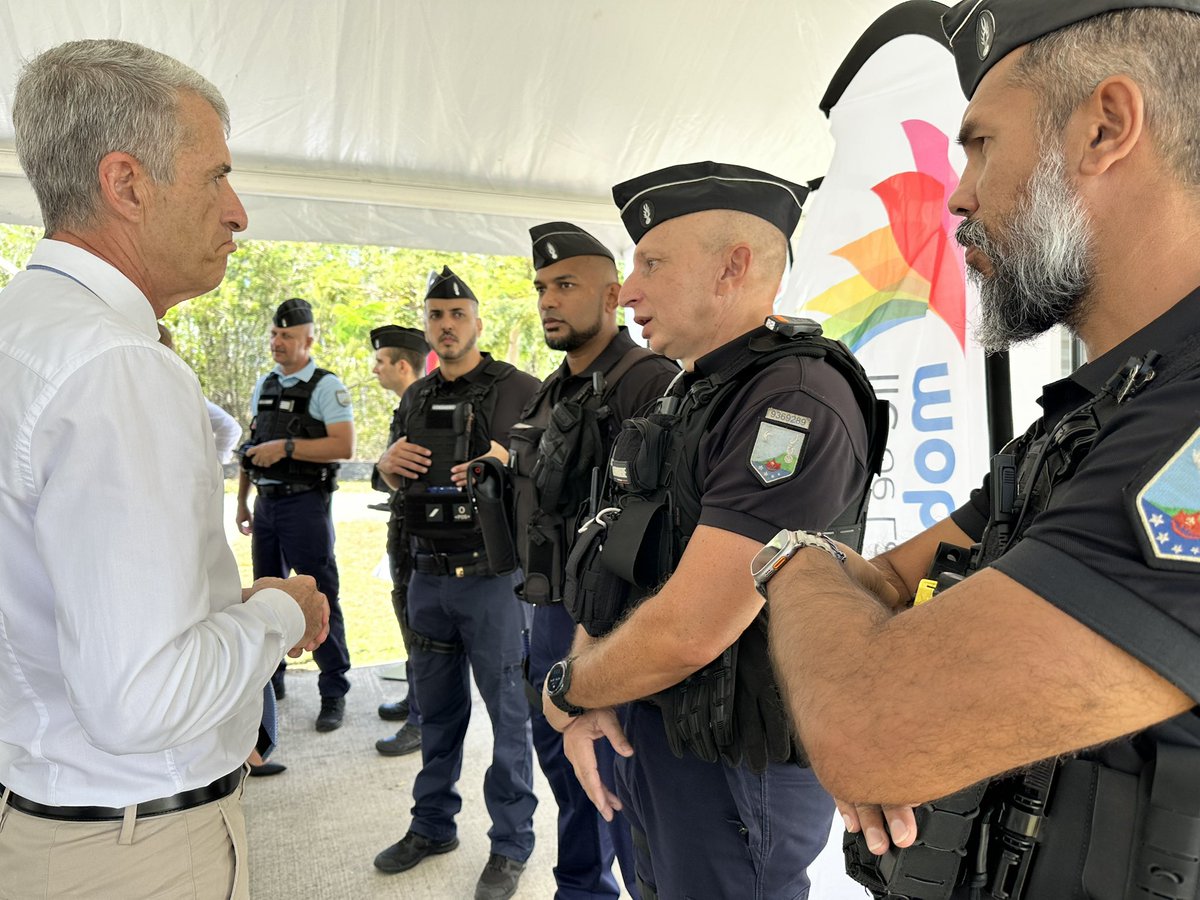 #Sécurité #Transports
🚍 Pour des transports en commun plus sécurisés, l’État s’engage pour faire baisser la délinquance et réduire le sentiment d’insécurité, notamment par la creation d'une brigade spécialisée.
🙏👮Merci aux forces de l’ordre mobilisées au quotidien.