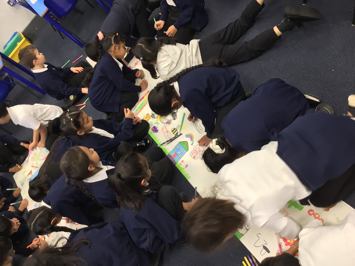 MissPatel_AMPA's tweet photo. Mid performance rehearsal doodle session. We had such a blast collaborating as a class to get our #creativity flowing. We were chatting to each other and having fun whilst drawing and expressing ourselves. @AbbeyMead_TMET #socialtime #teamwork #play https://t.co/45qe6pVWxy