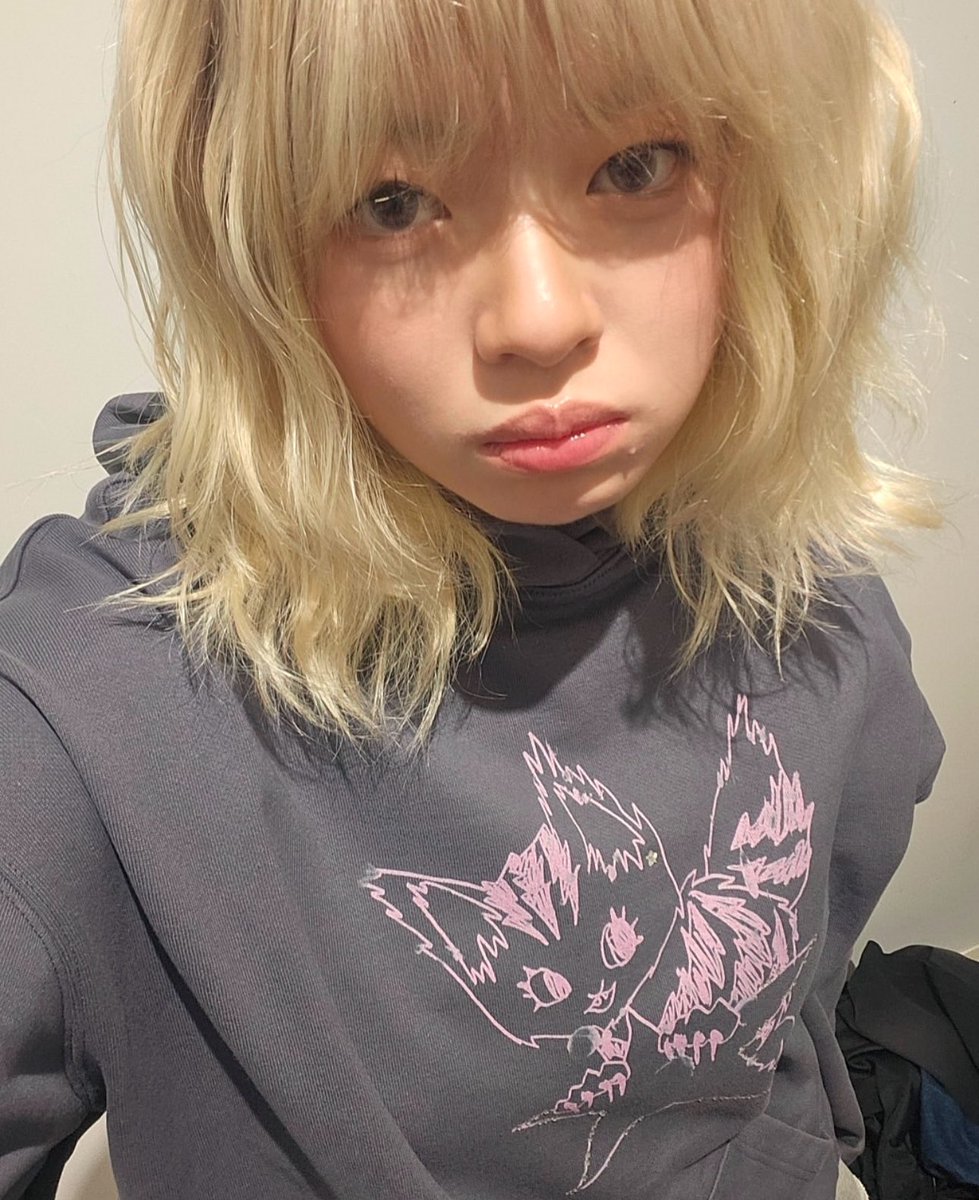 twjeongyeonx's tweet image. 🤘🤘🤘#JEONGYEON #TWICE