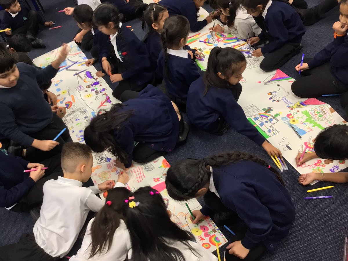 MissPatel_AMPA's tweet photo. Mid performance rehearsal doodle session. We had such a blast collaborating as a class to get our #creativity flowing. We were chatting to each other and having fun whilst drawing and expressing ourselves. @AbbeyMead_TMET #socialtime #teamwork #play https://t.co/45qe6pVWxy