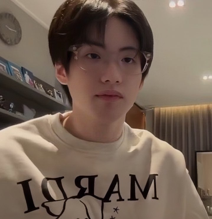 hoshibxmi's tweet photo. เนิร์ด                                         วุ่นวาย https://t.co/uO2Y4ImE1O