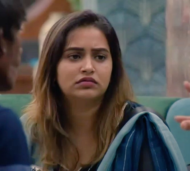 michaelarun_m's tweet image. #BiggBossTamil8

Amma #Jacquline..  Andha #GoaGuys venam-ma... Yen thirumba thirumba avanga Kitta... Just play your game with them too... All are playing their games ur behind