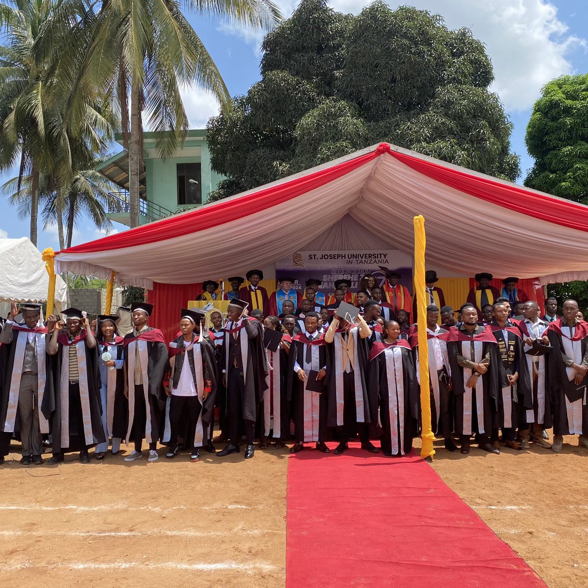 Sjuit_tz's tweet photo. Congratulation to all graduates class of 2024, wishing you all the best in the new role!!

“Where Your Dreams Are Nurtured” https://t.co/5aYYMlodGE