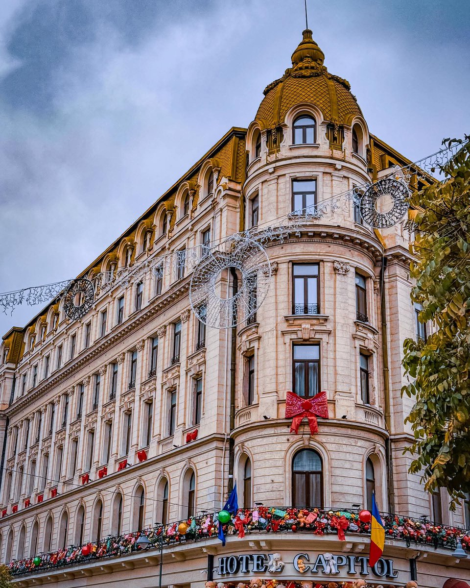 Travel_2Romania's tweet photo. Hotel Capitol #București #România
Construit în 1911 - arh Arghir Culina
📍 Calea Victoriei x Strada Constantin Mille
#archilovers #bucharestcityfeelings #discoverbucharest #buchareststreets #bucharestlife #europetravel #TraveltoRomânia
©️ Buildings of România https://t.co/2MckE2loKS