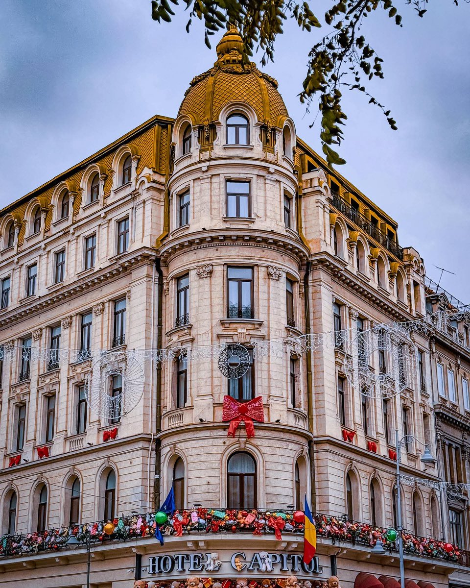 Travel_2Romania's tweet photo. Hotel Capitol #București #România
Construit în 1911 - arh Arghir Culina
📍 Calea Victoriei x Strada Constantin Mille
#archilovers #bucharestcityfeelings #discoverbucharest #buchareststreets #bucharestlife #europetravel #TraveltoRomânia
©️ Buildings of România https://t.co/2MckE2loKS