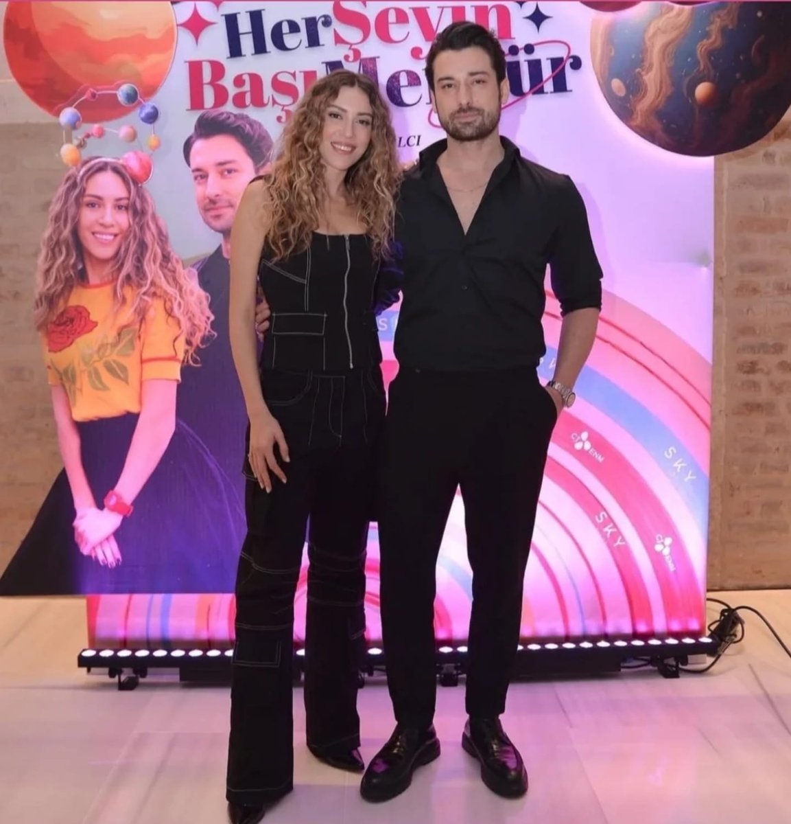 Estamos listos para disfrutar de esta peli que tiene buena pinta ♥️🥰😘. Mucho éxito 🎬🎞📽🎥♥️
#AlpNavruz #SinemKobal #HerŞeyinBaşıMerkür