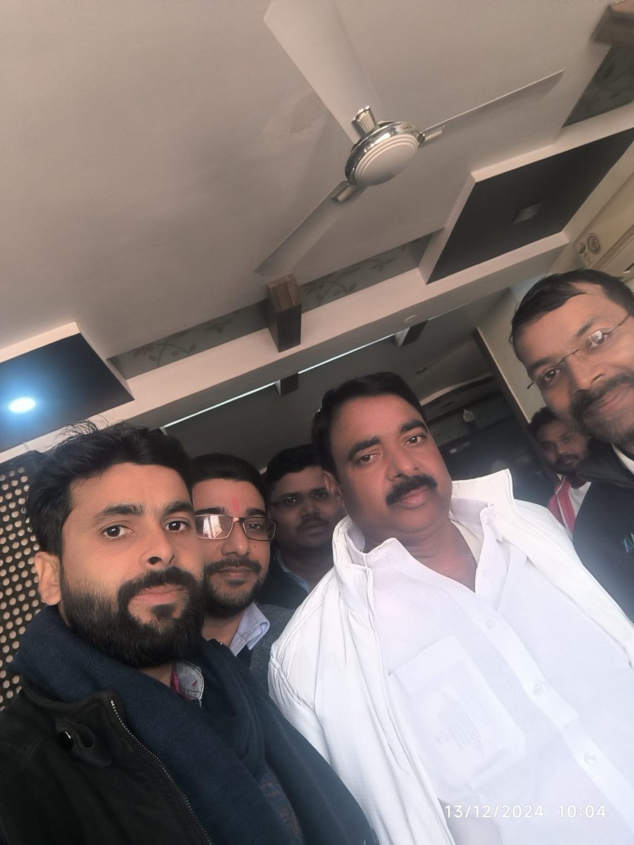 माननीय श्रम मंत्री <a href="/SPYadavGodda/">Sanjay Prasad Yadav</a> जी हमे अपना कीमती समय देने के लिए बहुत बहुत आभार हमलोग आशा करते है की हमारे बातो को जल्द से जल्द संज्ञान मे लेकर नव चयनित प्रशिक्षण अधिकारी ढाई महिना से बिना बेतन के पदस्थापना के इंतजार को खत्म करेंगे |हमारे बातो को सकरातमक से लेने के लिए आभार 🙏