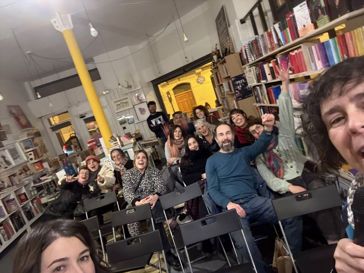 bootxo's tweet photo. Ze esperientzia ederra izan zen atzo @BilbaoHistoriko -ak antolatutako #kapsula mikroantzerkian parte hartzea! Eskerrik asko La Ilusa denda zoragarriari eta nola ez, @gurutze_beitia handiari gonbidapenagatik! 😍😘😍 https://t.co/Vu04KI5Q8d