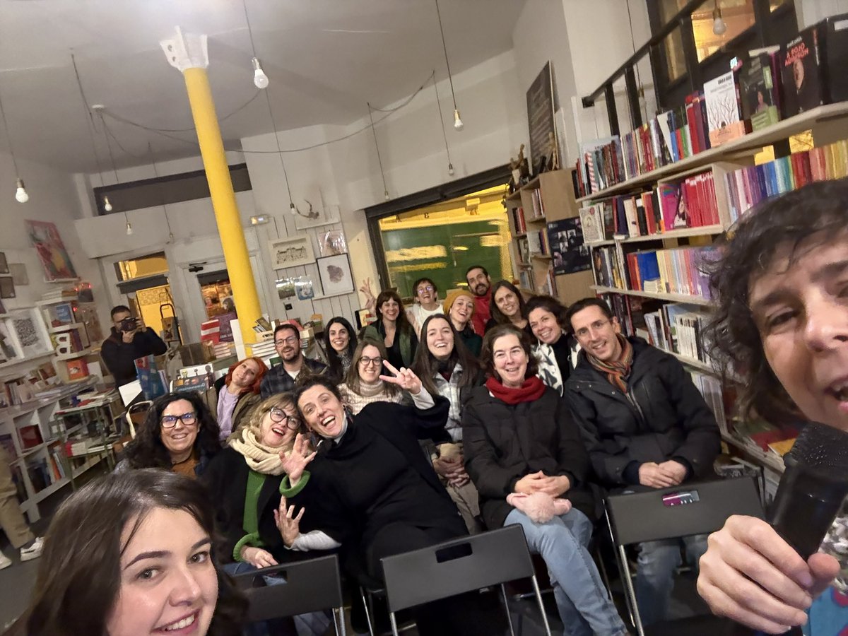 bootxo's tweet photo. Ze esperientzia ederra izan zen atzo @BilbaoHistoriko -ak antolatutako #kapsula mikroantzerkian parte hartzea! Eskerrik asko La Ilusa denda zoragarriari eta nola ez, @gurutze_beitia handiari gonbidapenagatik! 😍😘😍 https://t.co/Vu04KI5Q8d