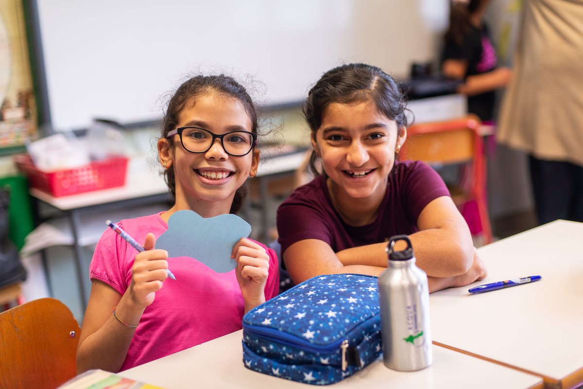 fcn_onlus's tweet image. Proseguono gli ingressi di Alessandro Barbaglia per il progetto #ABCDono : in questi giorni, insieme ai CreAttivi lo scrittore ha fatto visita alla #scuola #primaria #Buscaglia di #Novara ed è stato accolto con grande affetto... e qualche sorpresa! 😉

#fondazionenovarese