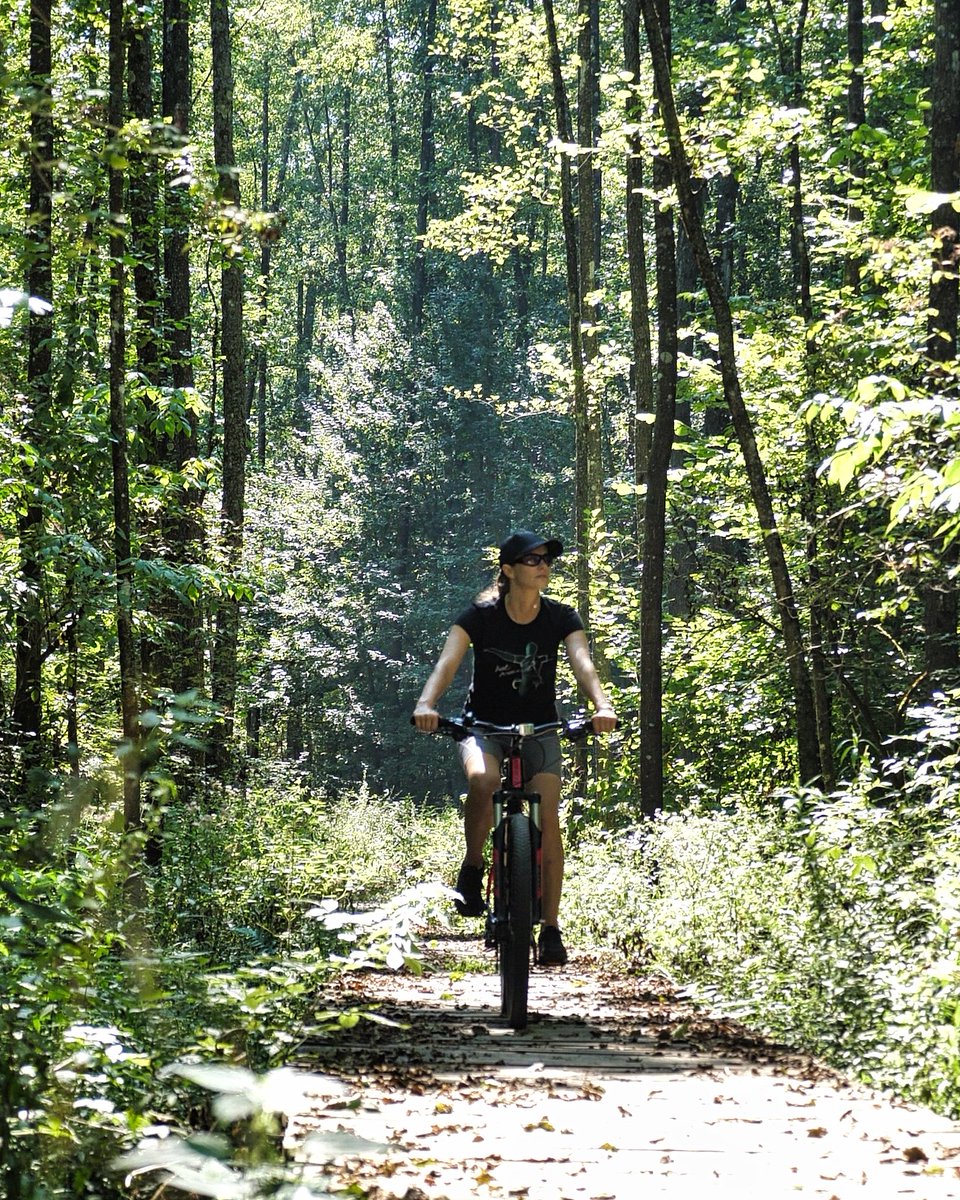 bikademy's tweet image. It’s finally Friday - time to #pedal into the weekend! 🚲

Weekends are for exploring, and your #bike is your ticket to adventure. What’s your plan? A city #ride? A countryside escape? Or a chill route you’ve been meaning to try?