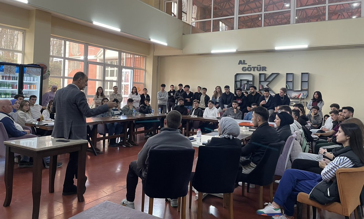 Spor Bilimleri Fakültesi Dekanı Prof. Dr. Nevzat Mirzeoğlu, öğrencilerle bir araya geldi.

Öğrencilerimiz bu buluşmada Dekan Mirzeoğlu ile çay eşliğinde sohbet ederek fakülteyle ilgili istek ve önerilerini dile getirdi, aynı zamanda öğrenmek istedikleri konularda bilgi aldılar.