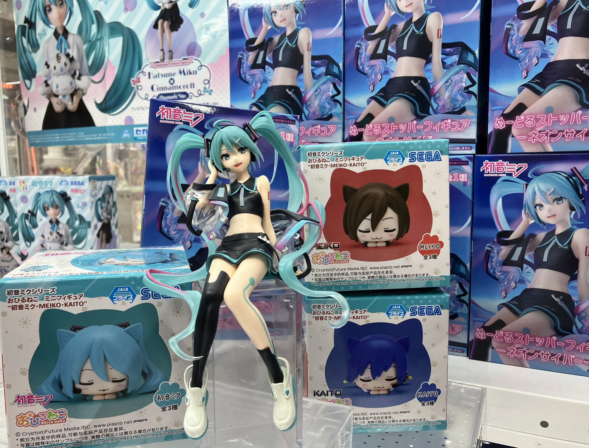 【最安値】マクロス　フィギュア16点まとめ売り！　ランカリー　シェリルノーム Amazon.co.jp: マクロスF FIGURIZMα ランカ・リー シェリル