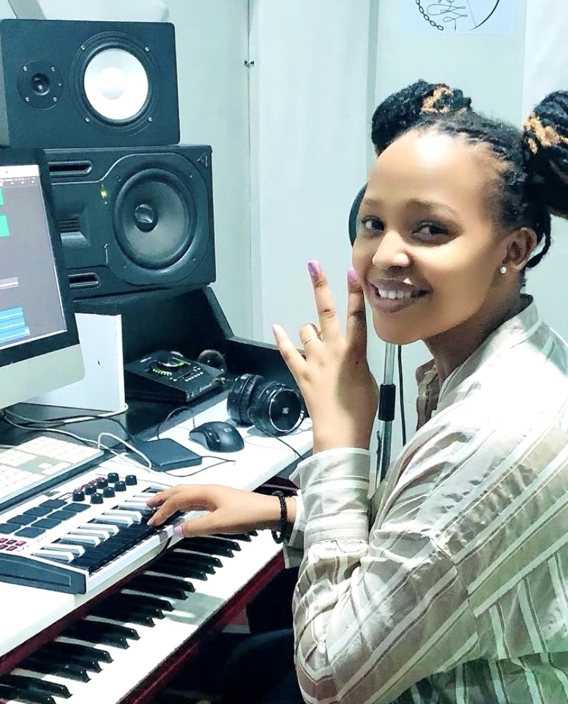 NDARAHIYE Wowe ntiwajya mumaguru yanjye Wa musaza we Irari rirankwishe  Murumuna wa Kanyombwa akoze ibara Bwa mbere ku isi abagurisha igitsina  bemerewe ikiruhuko cy'ababyeyi gihemberwa, ubwishingizi, na pansiyo | Abode  Tidings Urubuga, image size:805x998