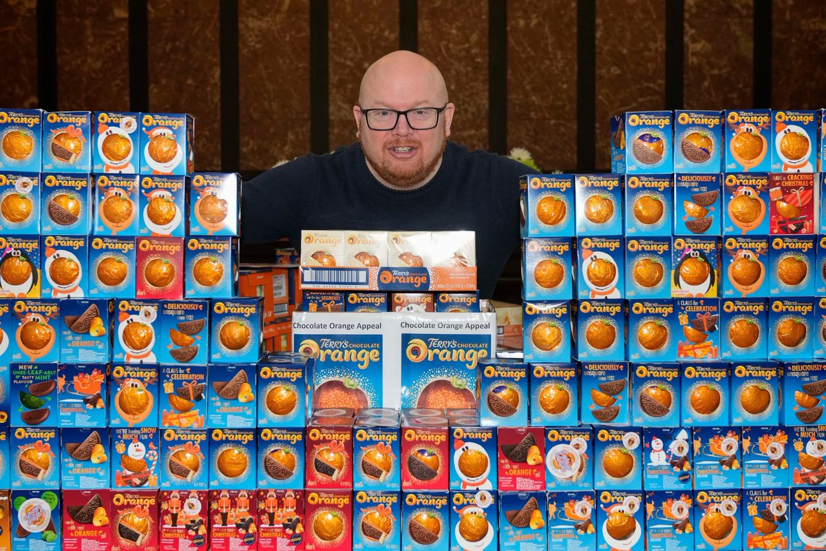 StevePrescott1's tweet photo. The very best of luck to our great friend @chocoranges today as he continues his son Elliottβs legacy by collating and donating #ChocolateOranges to our heroic #NHS staff π§‘
Itβs still not too late to support!
#MakeADifference π§‘ https://t.co/WTk0NAWX1r