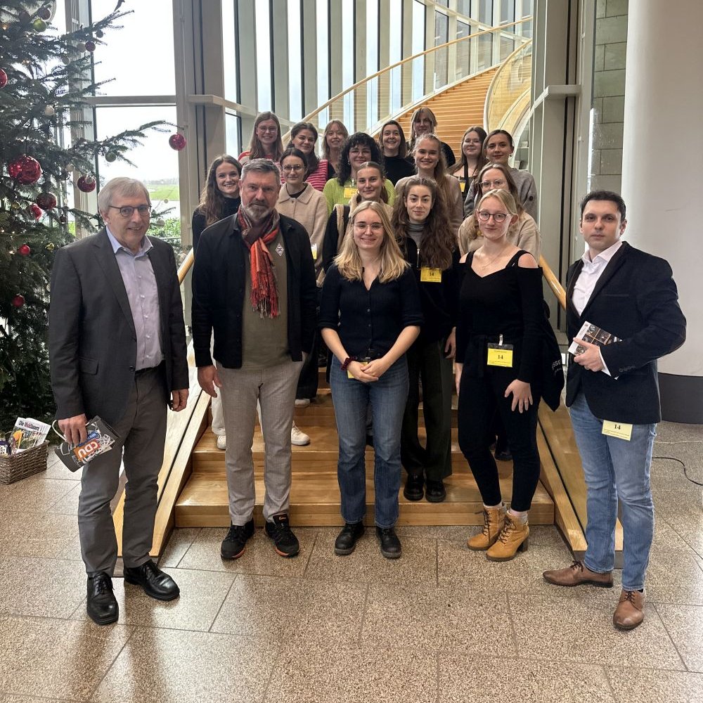 HS Niederrhein (@hsniederrhein) on Twitter photo Studierende des Masters Kulturmanagement & Kulturpädagogik besuchten den <a href="/Landtag_NRW/">Landtag NRW</a> Highlight: Austausch mit Abgeordneten zu Kulturfinanzierung & demokratisierender Rolle der Kultur. #CulturalGovernance t1p.de/5gwqh Studierende des Masters Kulturmanagement & Kulturpädagogik besuchten den <a href="/Landtag_NRW/">Landtag NRW</a> Highlight: Austausch mit Abgeordneten zu Kulturfinanzierung & demokratisierender Rolle der Kultur. #CulturalGovernance t1p.de/5gwqh