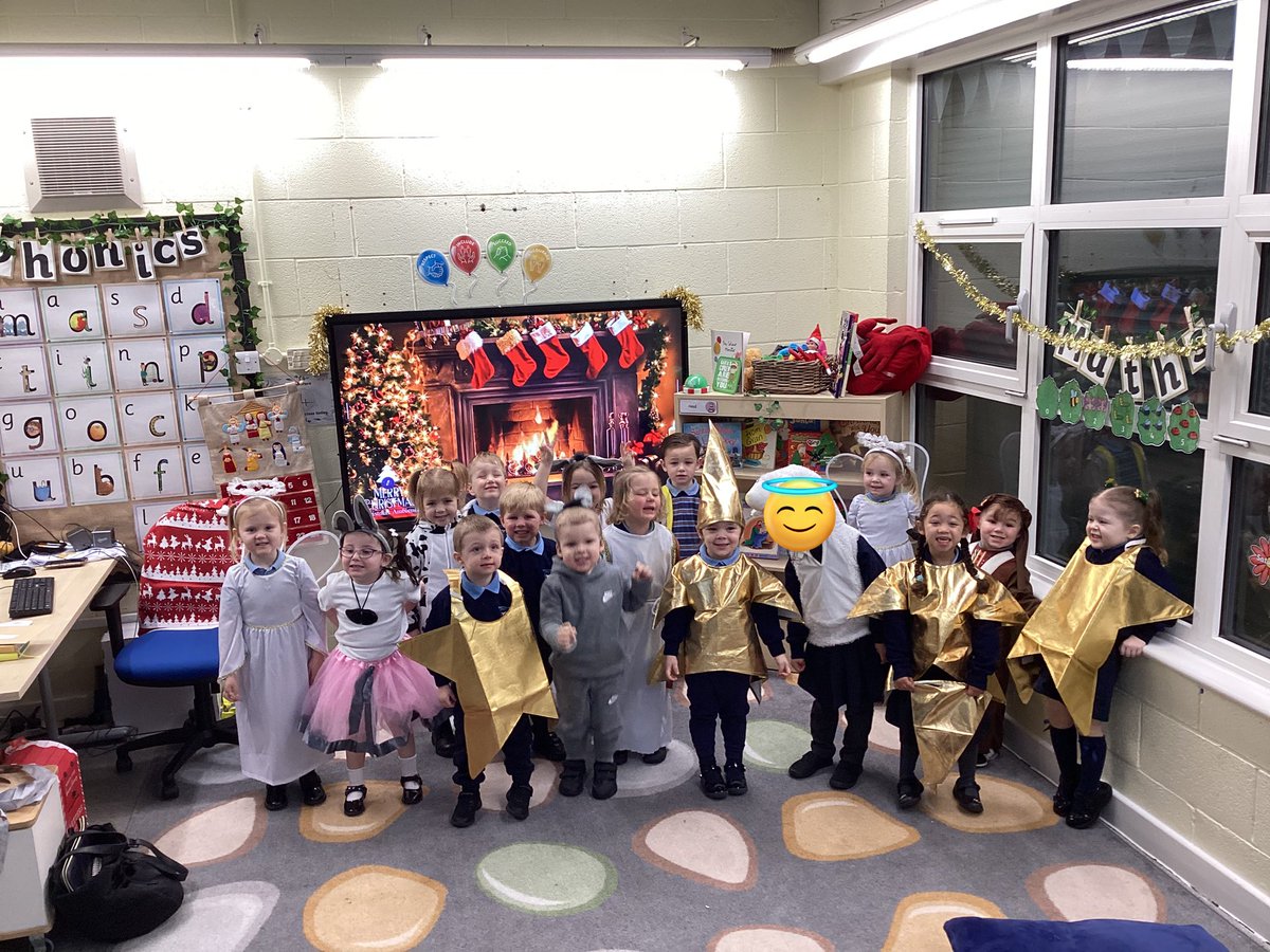 We did it! We made ourselves and our families so proud 🥹🥰 thank you to all our families for coming and supporting us! We are all happy, as you can see here ☺️ now time for cake 🧁 x