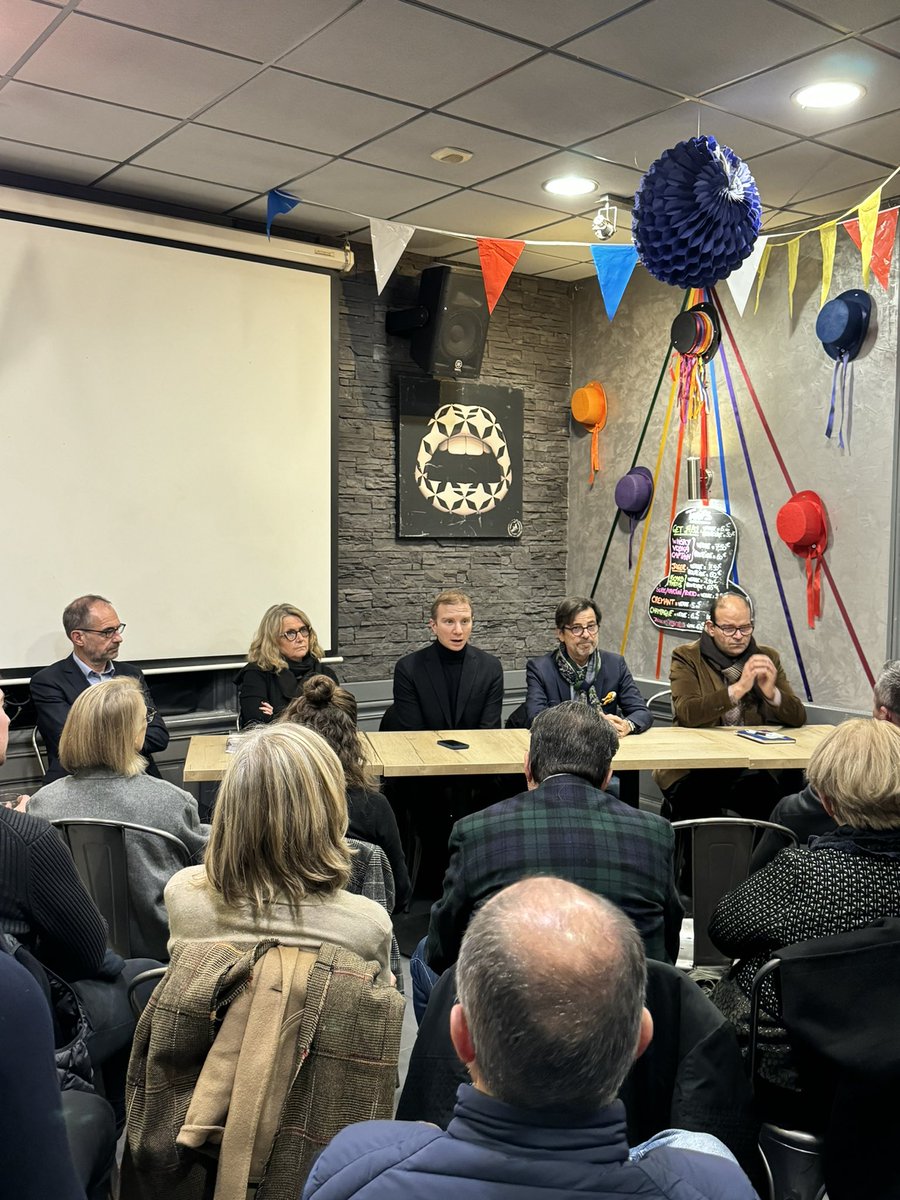 🔵⚪️ Au Perréon hier soir, pour une réunion de fin d’année #HorizonsRhône !

Avec plus de 30 000 adhérents motivés et déterminés, <a href="/HorizonsLeParti/">Horizons</a> est en ordre de marche pour préparer les prochaines échéances et le programme massif d’<a href="/EPhilippe_LH/">Edouard Philippe</a>. 

#VoirLoinPourFaireBien