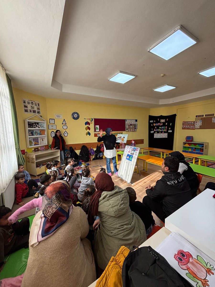 AnaokuluC's tweet photo. Dilimizin Zenginlikleri Projesi kapsamında ailelerimizle etkileşimli kitap okuma etkinliği gerçekleştirdik. Kitap okuma sonrasında aileler çocuklarıyla birlikte boyama etkinliği yaptılar.
@CinarMEM21
@ekmen_dilber https://t.co/g2rmeaOrzL