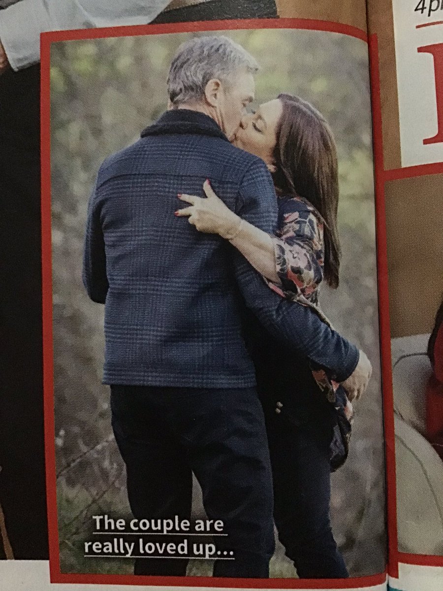 Laura 💜💏 tweet media