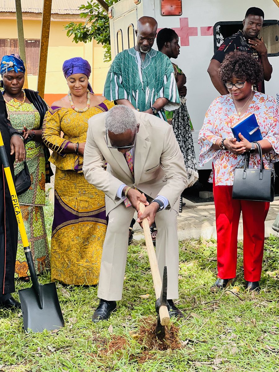 BrenyaDerrick's tweet photo. Nana Otoobour Djan kwasi Building New Eye Clinic center for the Aburiman KOM Hospital @…… Canada Ofie Mba came to support https://t.co/WGys4wn2Qp