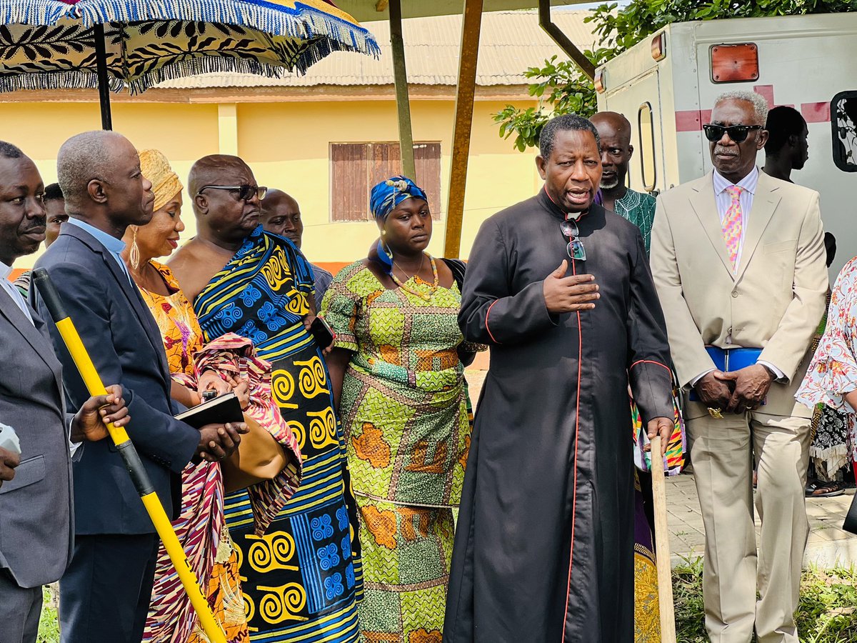 BrenyaDerrick's tweet photo. Nana Otoobour Djan kwasi Building New Eye Clinic center for the Aburiman KOM Hospital @…… Canada Ofie Mba came to support https://t.co/WGys4wn2Qp